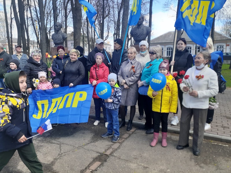 Ельнинские активисты приняли участие в торжественном митинге в честь 77-ой годовщины Великой Победы