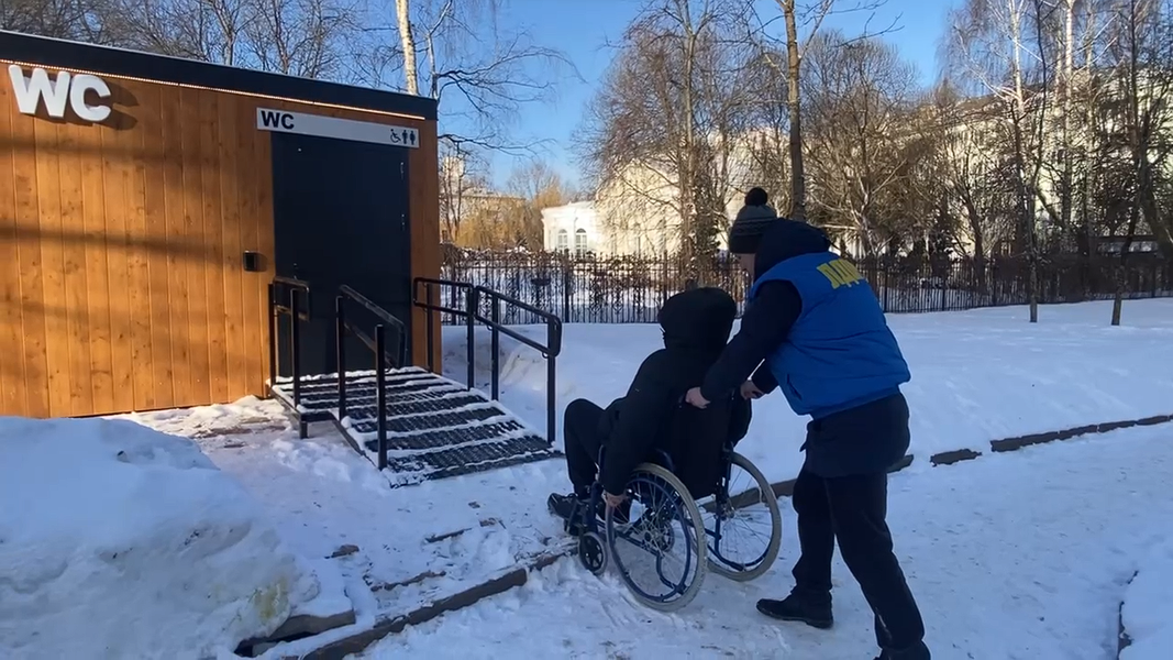 Смоленские партийцы проверили комфортность городских общественных уборных