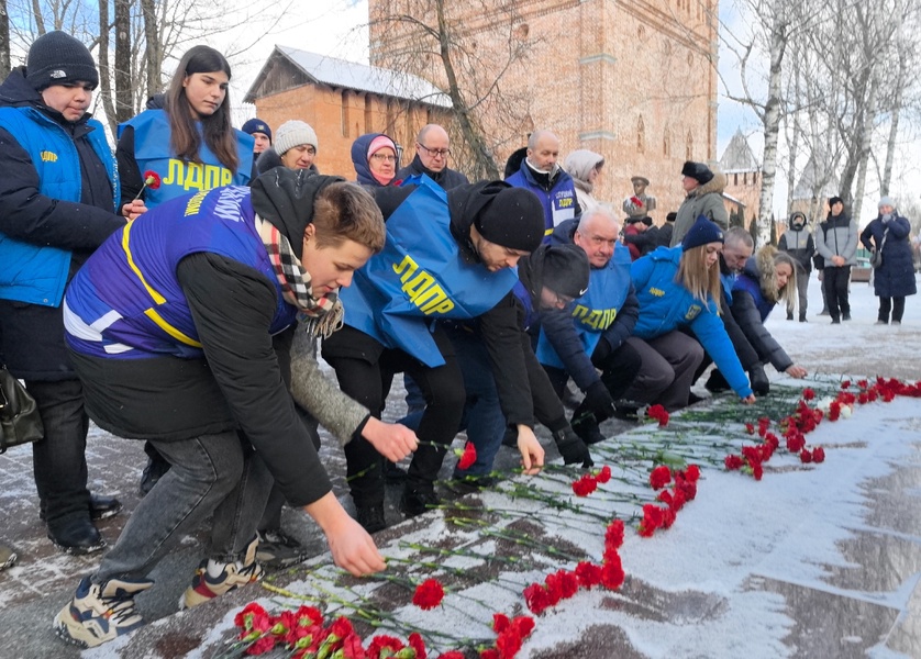 Смоленские партийцы почтили память воинов-интернационалистов