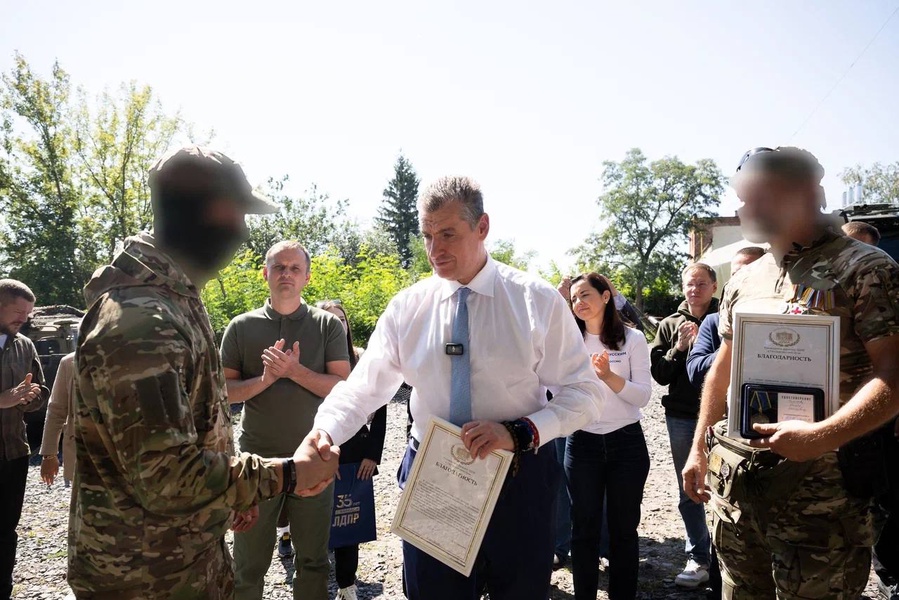 Леонид Слуцкий и Сергей Леонов встретились с белгородскими волонтерами "V Броне 31".