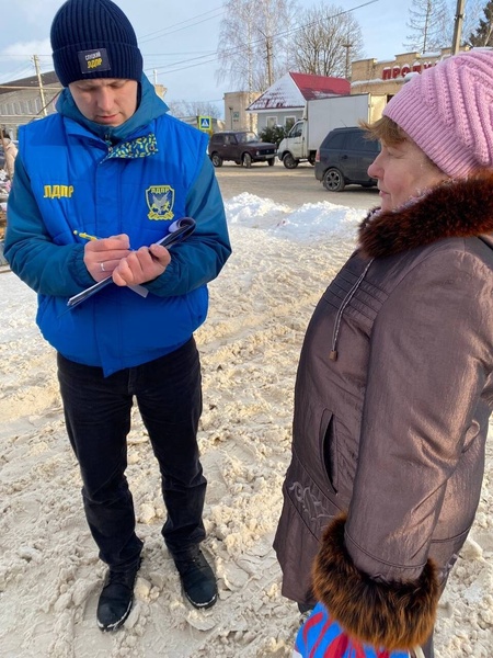 В Красном партийцы провели опрос «Скажи правду Слуцкому»