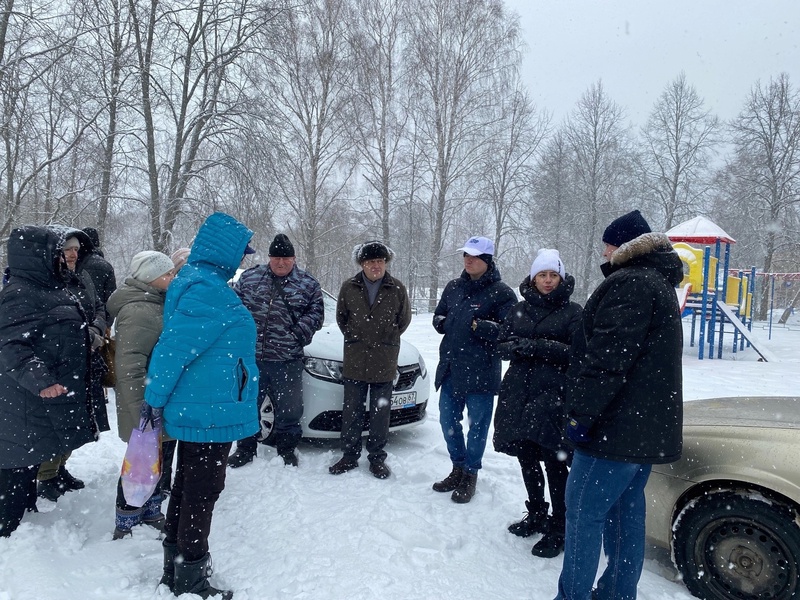 Жители деревни Аполье Смоленского района рассказали депутатам ЛДПР о своих бедах