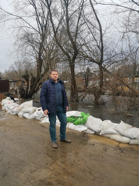 ЛДПР помогает жителям Рославля бороться с половодьем