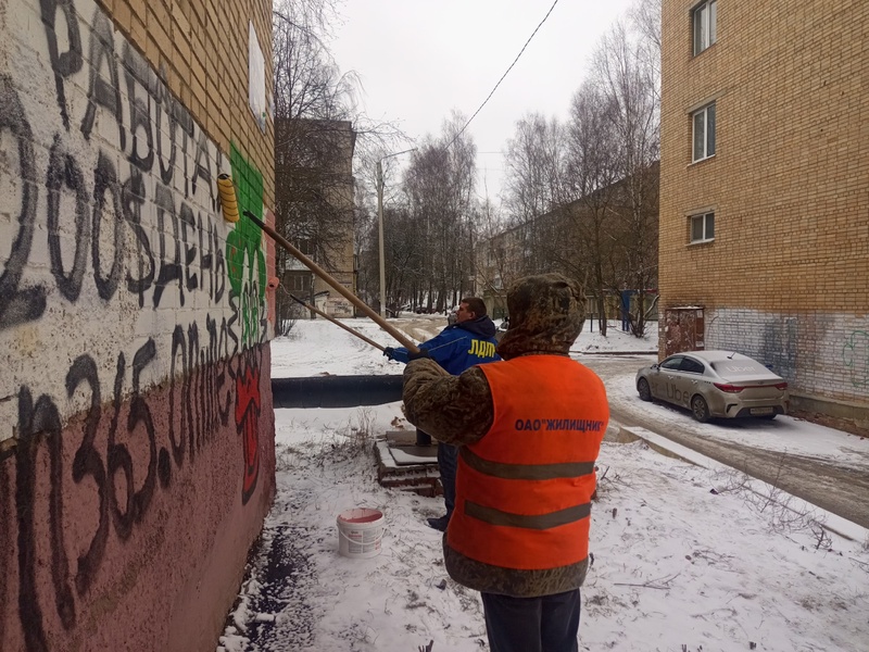 Дмитрий Марков замазал Скруджа Макдака на фасаде смоленского дома