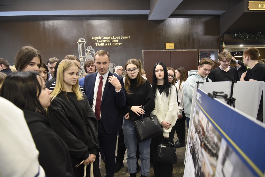 В Смоленске открылась фотовыставка "30 лет Победы ЛДПР"