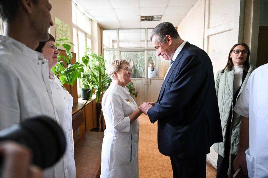 Слуцкий поздравил медиков с Днем медицинского работника и отметил их героизм