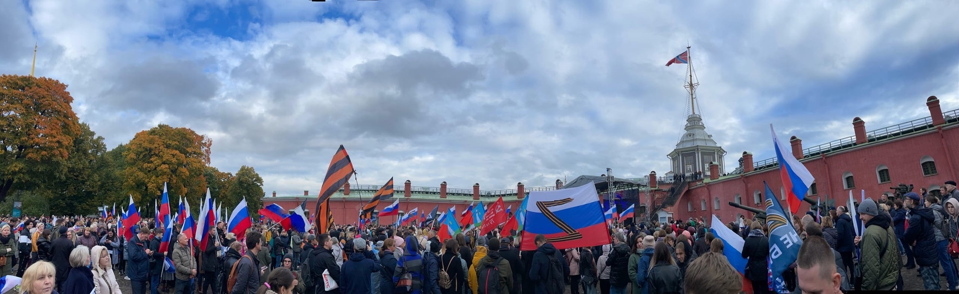 Вместе и навсегда: акция в поддержку референдумов за присоедиение к России