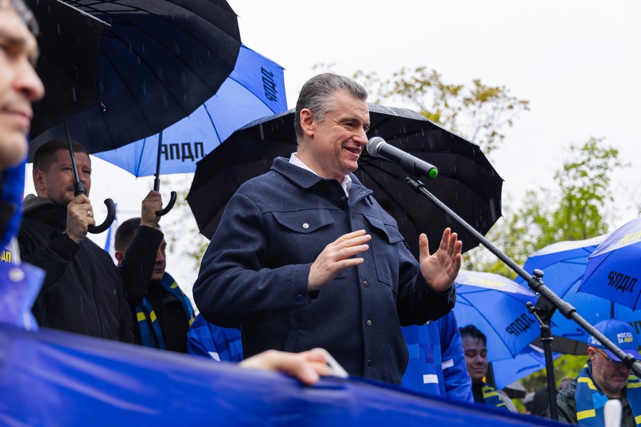 Леонид Слуцкий поздравил россиян с Первомаем и призвал уважать труд