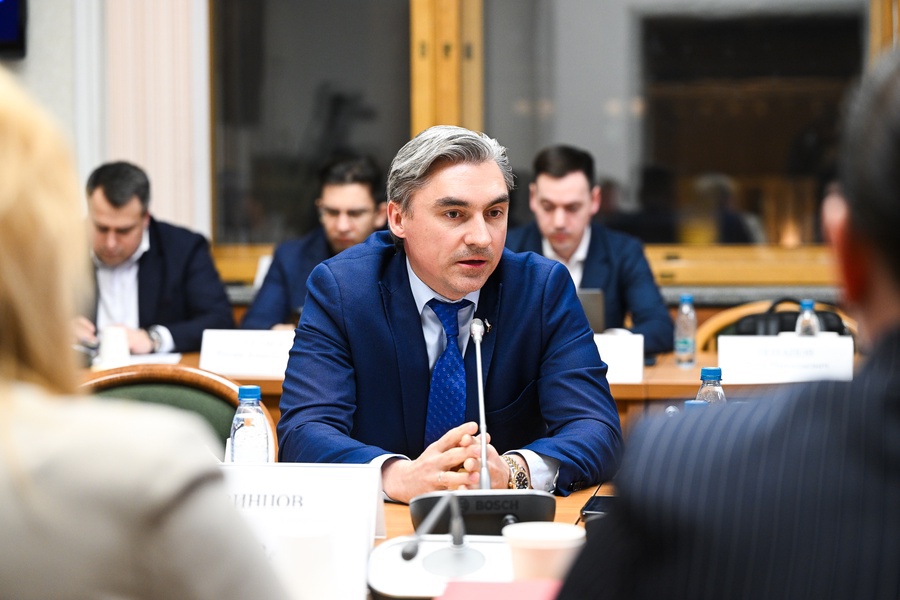 Депутат Андрей Свинцов рассказал школьникам о работе Государственной Думы
