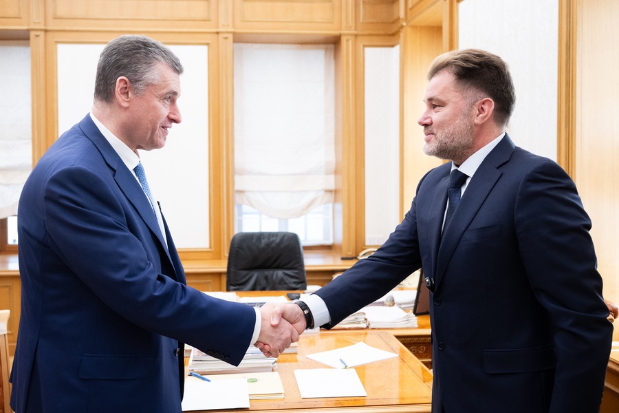 Слуцкий встретился с автором биографии Жириновского