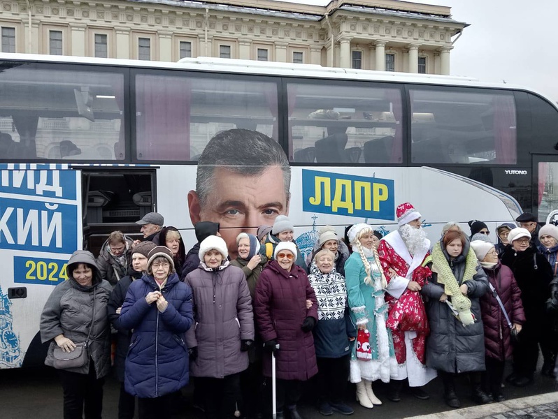 Члены ВОС Фрунзенского района совершили незабываемую обзорную экскурсию по Санкт-Петербургу