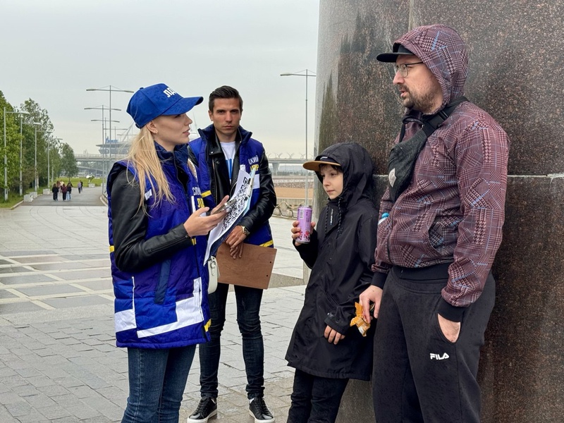 Что волнует петербуржских мам? ЛДПР провела опрос в парке 300-летия