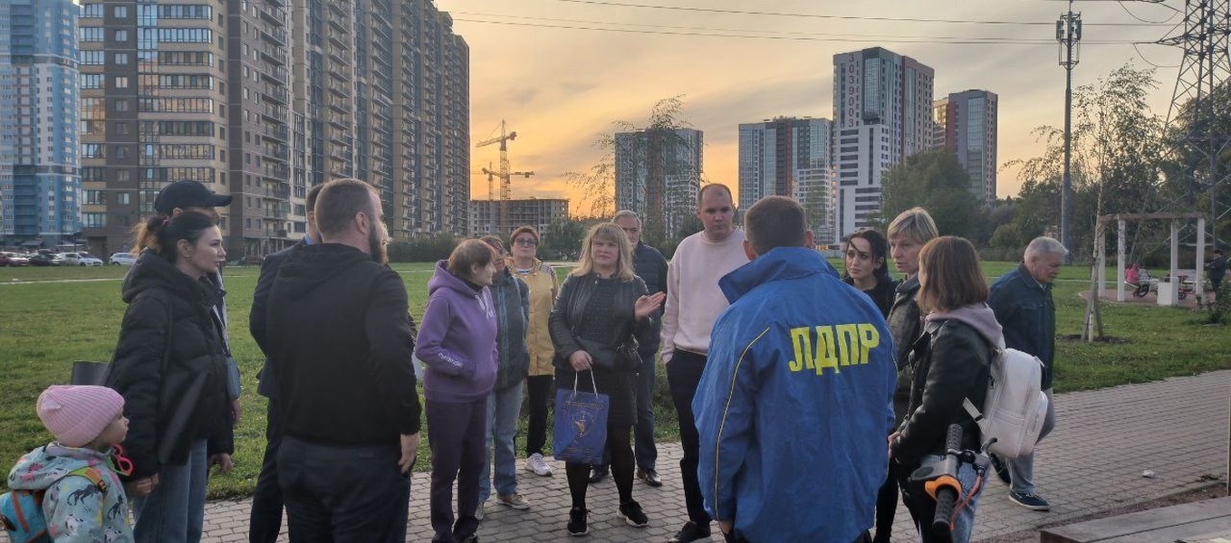 Парнас без парков и жизнь Петербуржцев в несуществующих домах - малая часть того, чем с ЛДПР поделились местные жители