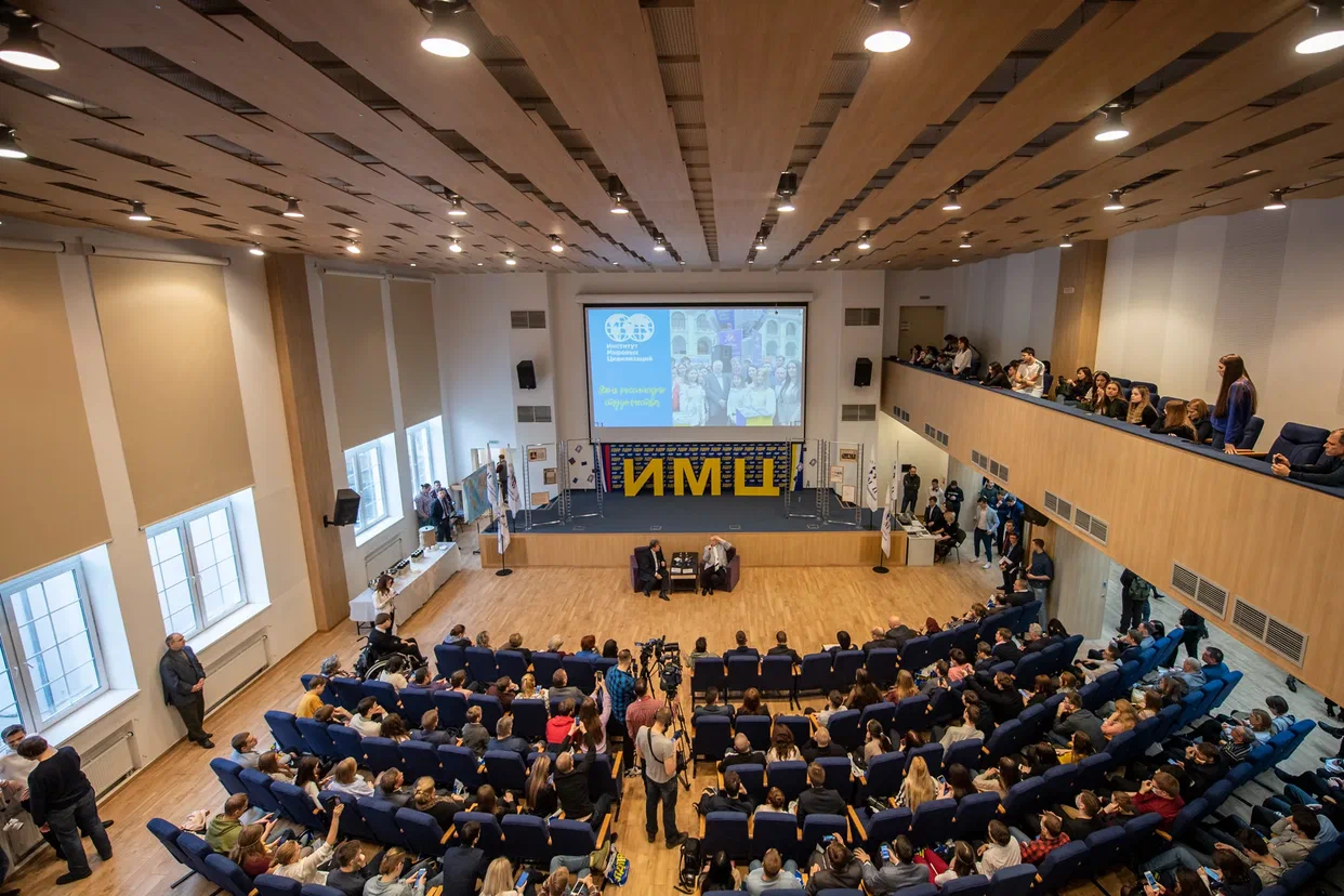 Школьников Ставрополья приглашают поступать в Университет мировых цивилизаций имени В.В.Жириновского