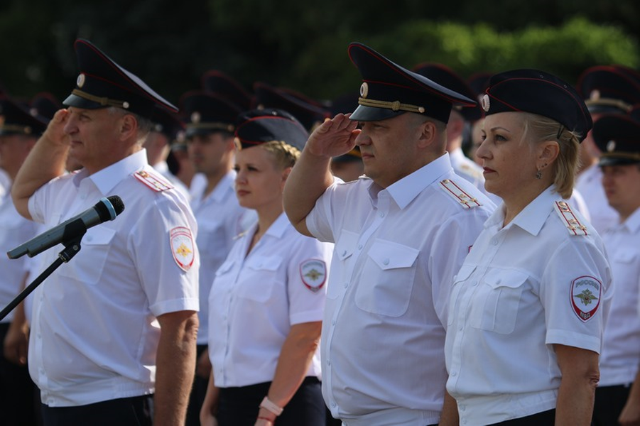 Полиция ставрополь. Ставропольская полиция. Полицейские Ставрополя. Ставропольский полицейский. День полиции Ставропольского края.