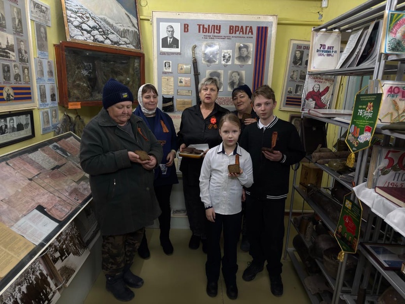 В память о блокаде Ленинграда ставропольские активисты ЛДПР провели акцию «Блокадный хлеб»