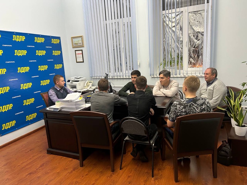 ЛДПР обсудила проблемы поддержки семей с детьми в стенах городской Думы