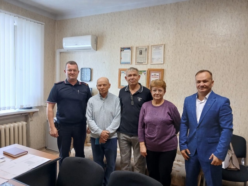 Руслан Шагаев поздравил новых граждан в Полевском УВД