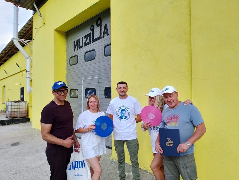 Асбестовские активисты ЛДПР оценили производство винила на "Muzilla Production"