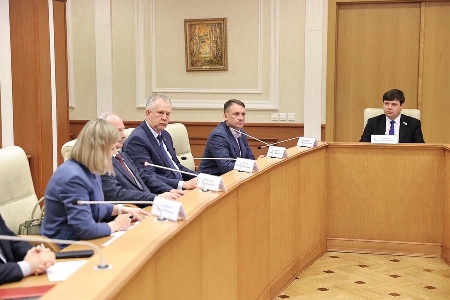 В Заксобрании обсудили региональную политику при участии депутата от ЛДПР  Александра Каптюга