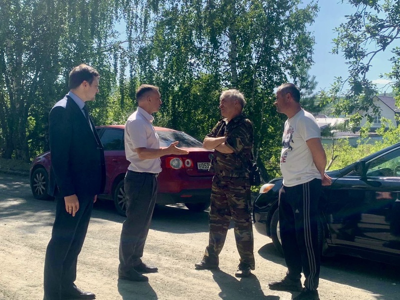 Депутат Каптюг взял под контроль проблему местных жителей в Дегтярске
