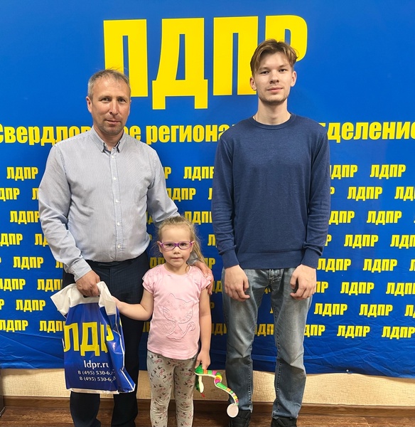 Партийцы наградили победителя конкурса "Мой любимый врач" 