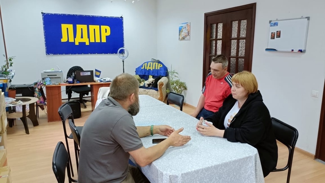 Координатор ЛДПР из Нижнего Тагила встретилась с фермером, поддерживающим ветеранов СВО