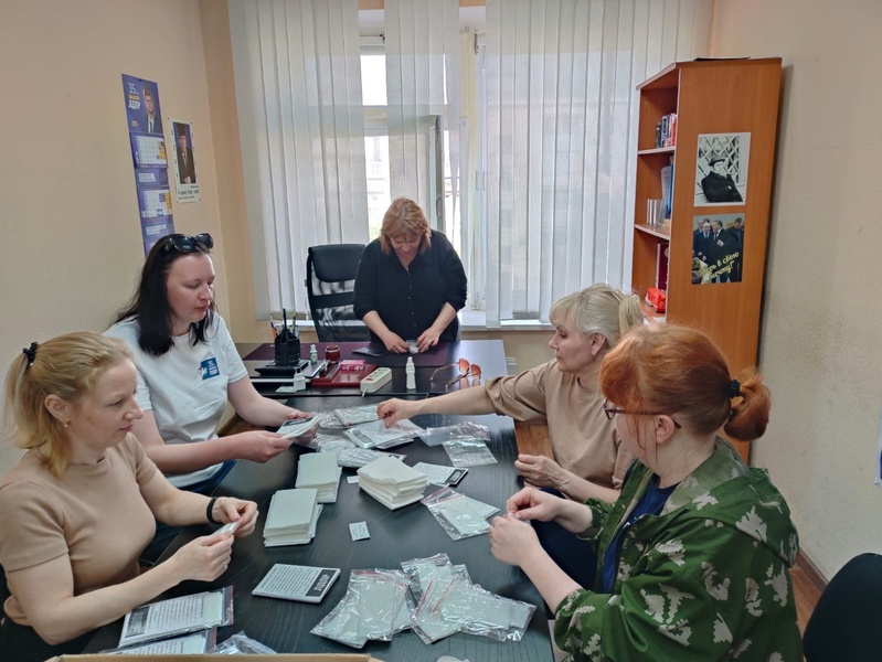 Партийцы  провели очередной мастер-класс по изготовлению "сухих душей" для участников СВО