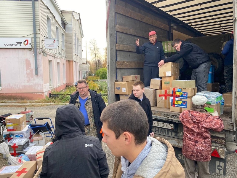 Две фуры гуманитарного груза партийцы отправили в зону СВО