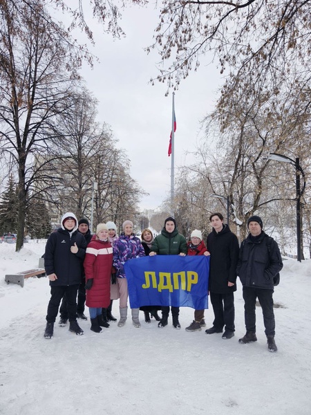 Активисты ЛДПР организовали экскурсию для однопартийцев по Нижнему Тагилу