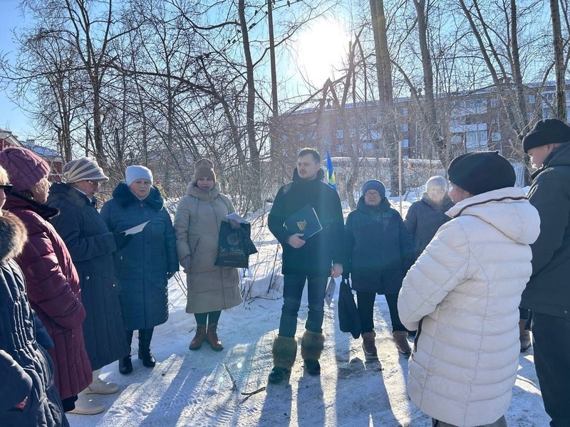 В Дегтярске представители ЛДПР взяли на контроль вопрос по работе управляющей компании