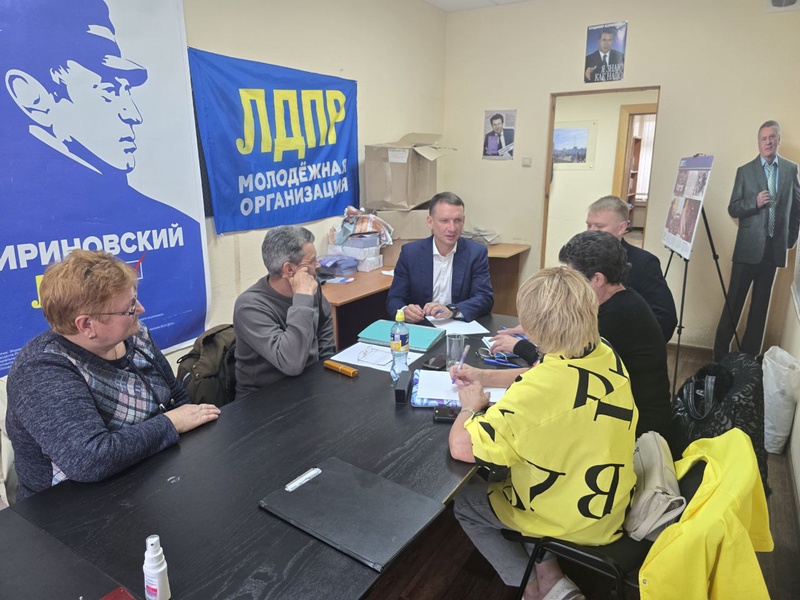 Александр Каптюг взял в работу обращения по вопросам ЖКХ 