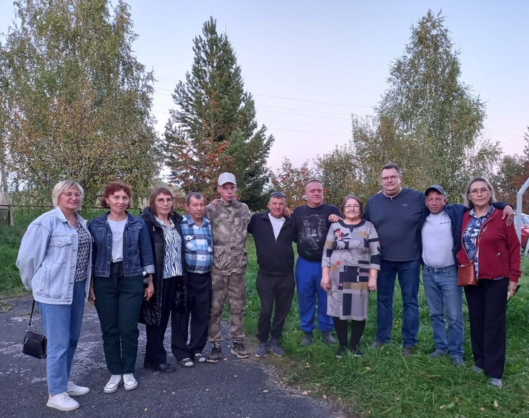 В Ачите активисты ЛДПР организовали торжественные проводы солдат в зону СВО