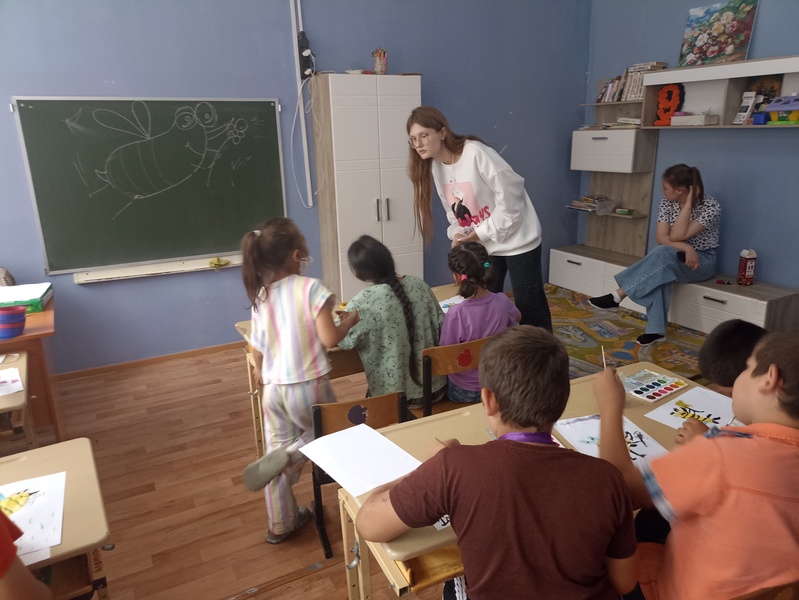 Активисты Тамбовского отделения ЛДПР провели художественный мастер-класс для воспитанников интерната