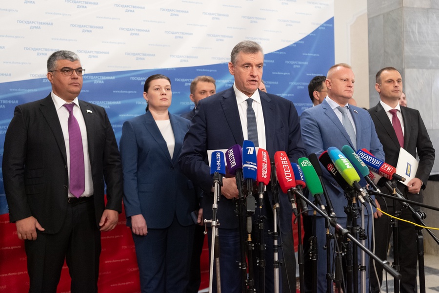 ЛДПР предложила не облагать налогом гранты и премии молодых ученых