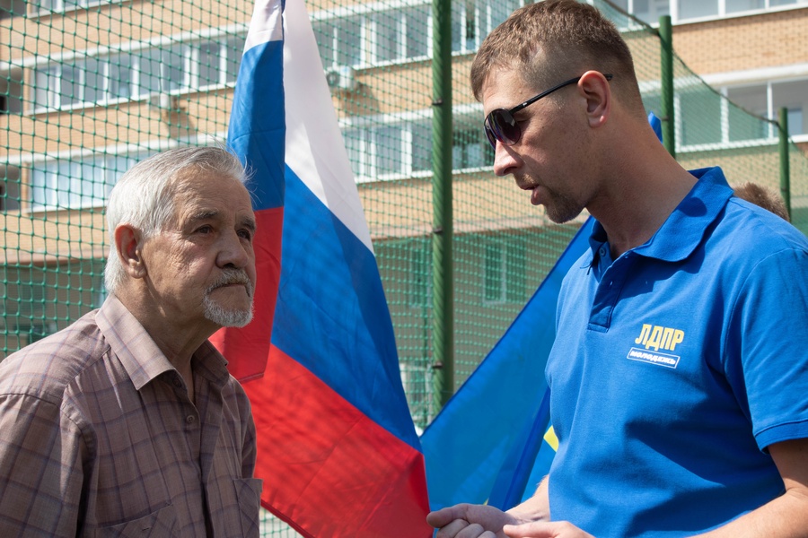 Предлагаем в обязательном порядке поднимать флаг Российской Федерации на спортивных мероприятиях