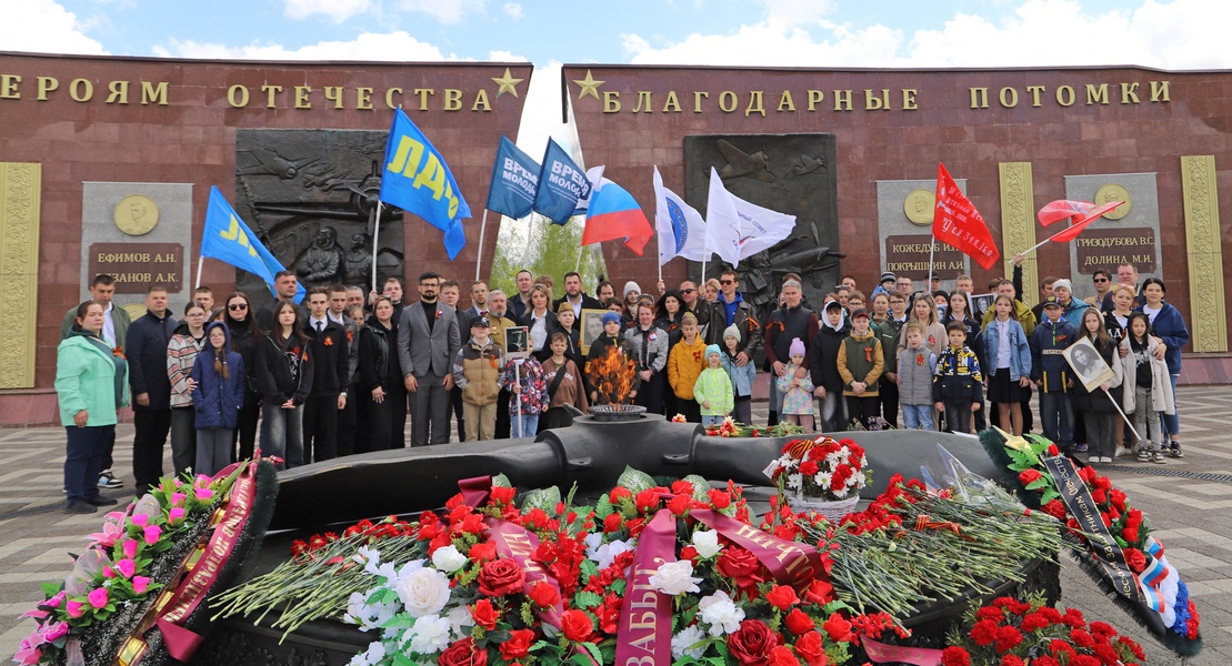 Граждане страны должны стоять на защите своей Родины — России!