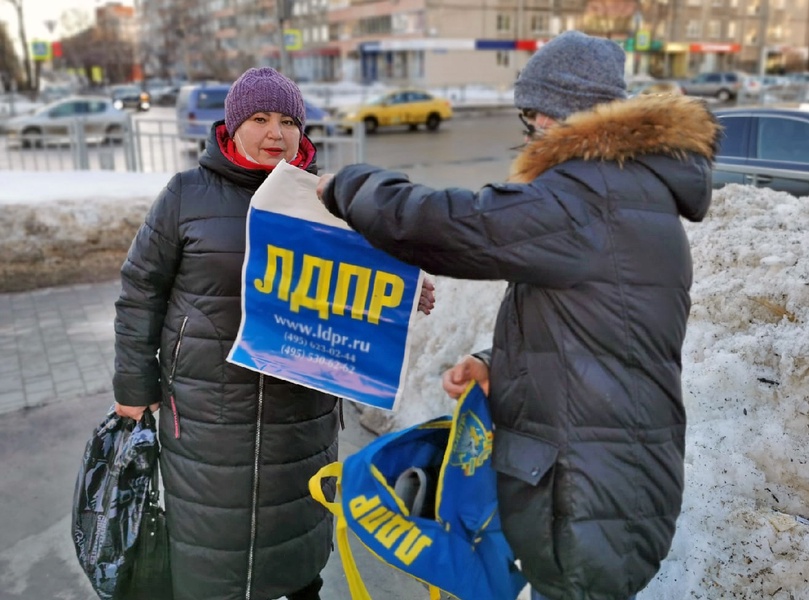 Мобильная приемная ЛДПР встретилась с жителями Зареченского района Тулы