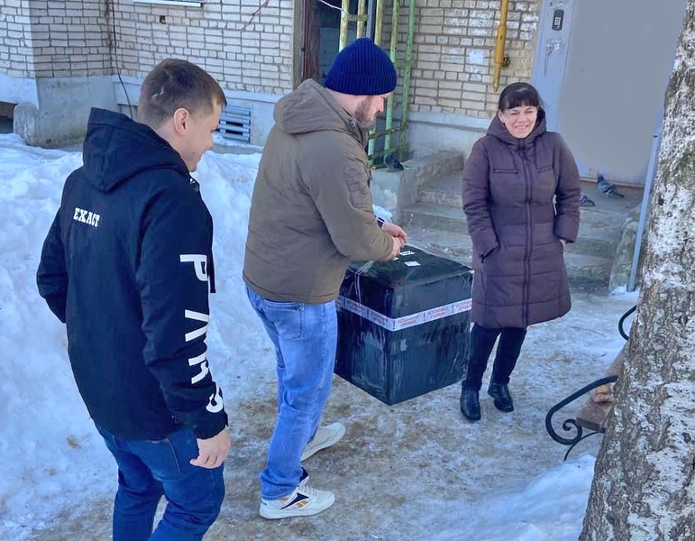 Тульские депутаты ЛДПР подарили сушильную камеру «Алексинской самоварочке»