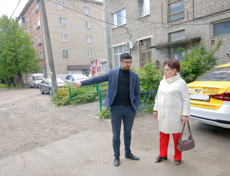 Депутат ЛДПР Артем Селиверстов провел приемку работ по проекту «Наш город»