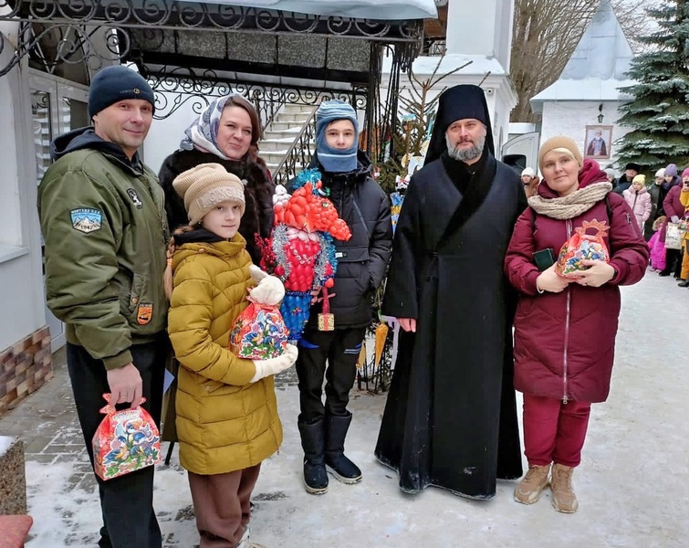 Семья депутата ЛДПР Андрея Чекутова победила в Рождественском конкурсе «Волшебная елочка»