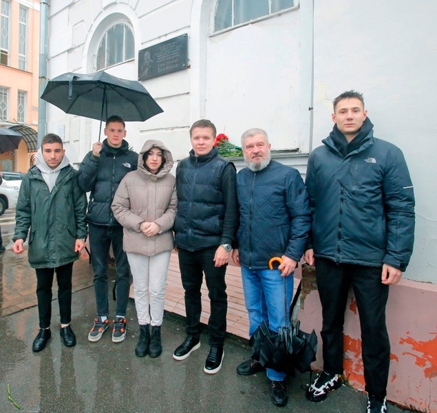 Депутаты ЛДПР и молодежь партии приняли участие в открытии памятной доски Борису Ванникову