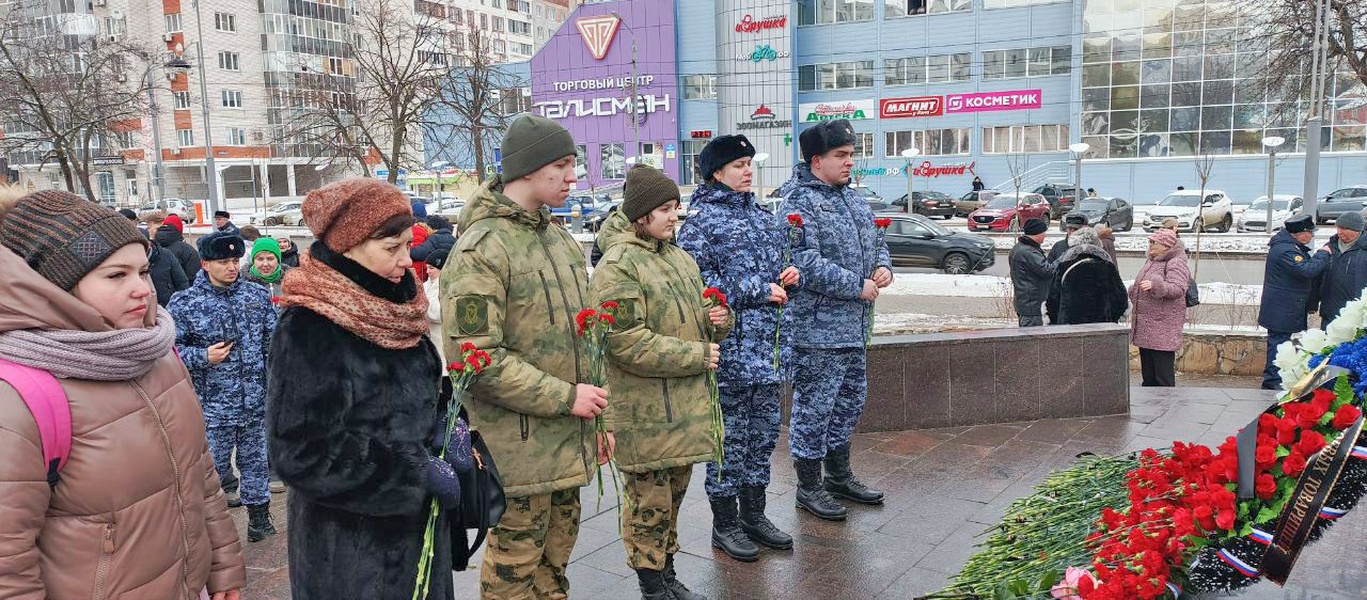 Активисты ЛДПР почтили память воинов - афганцев