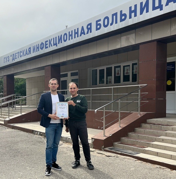Илья Киндеев вручил врачам Почетные грамоты