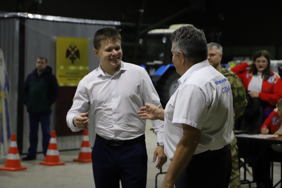 Александр Маринков поддержал молодых патриотов на чемпионате по метанию ножей