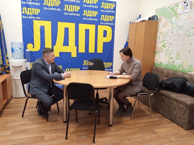 Депутаты ЛДПР на регулярной основе проводят прием граждан
