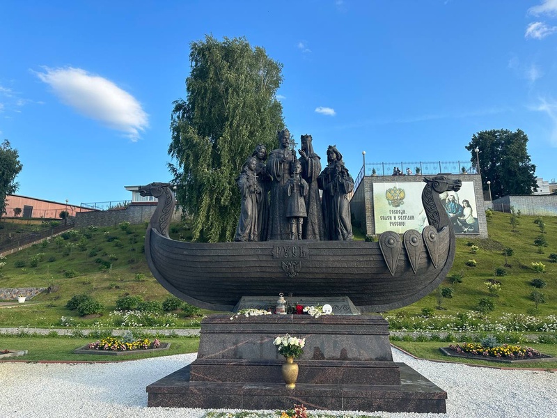 Тюменские партийцы почтили память Царской семьи 