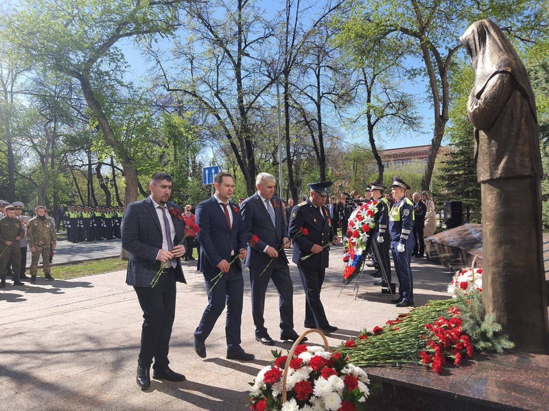 Депутаты ЛДПР чтят память о павших героях Отечества