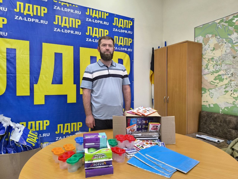 Акция «В школу с ЛДПР» продолжается в Тюмени