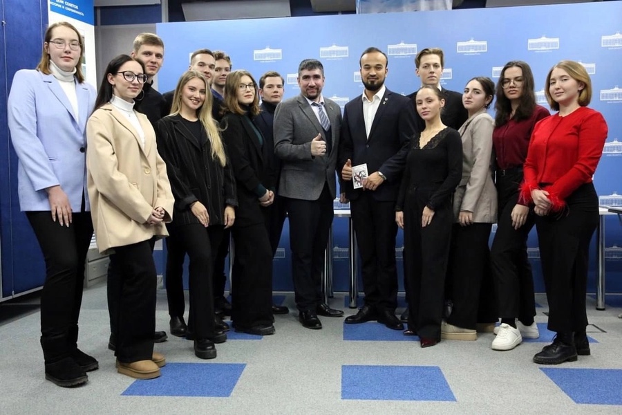 Секреты эффективного ведения соцсетей узнали участники проекта "Политкухня" от депутата ЛДПР